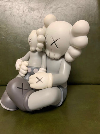 Holiday Chang bai: Kaws Statue Big - One-of-a-Kind Souvenir-GraffitiWallArt