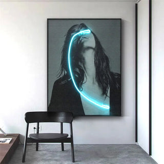 Blindness Girl Neon Wall Art – Eine beeindruckende Mischung aus Kunst und Licht